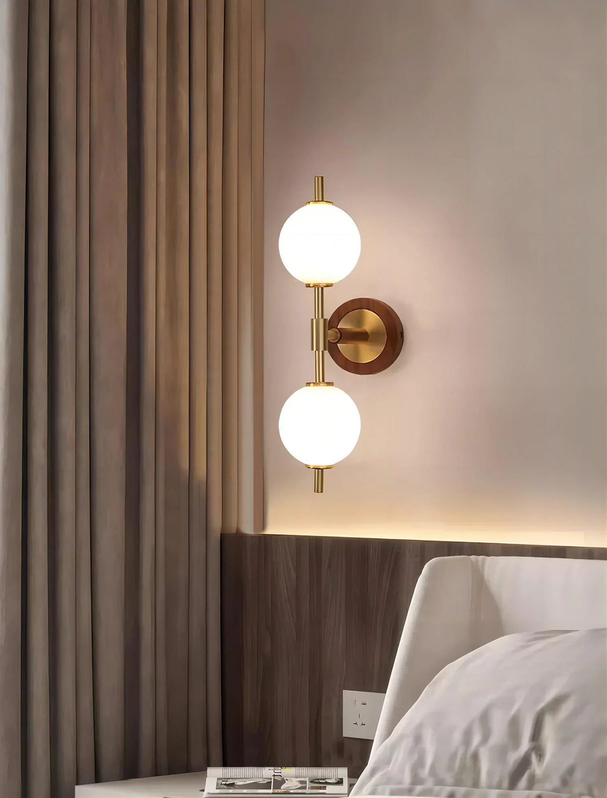 Modern Dual Globe Wall Light Brass Wood Accent Design - Product detail 7