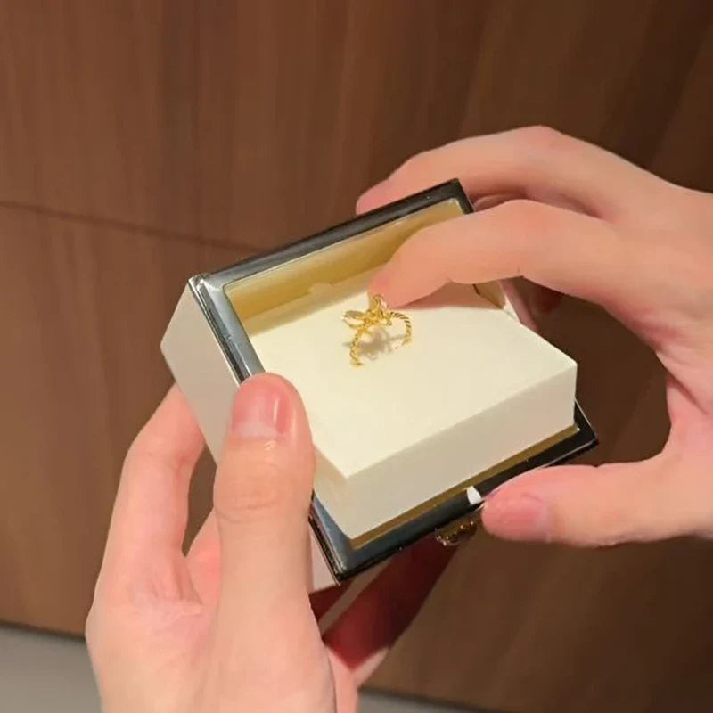 Rotating Ring Box Interactive Jewelry Display Case - Product showcase
