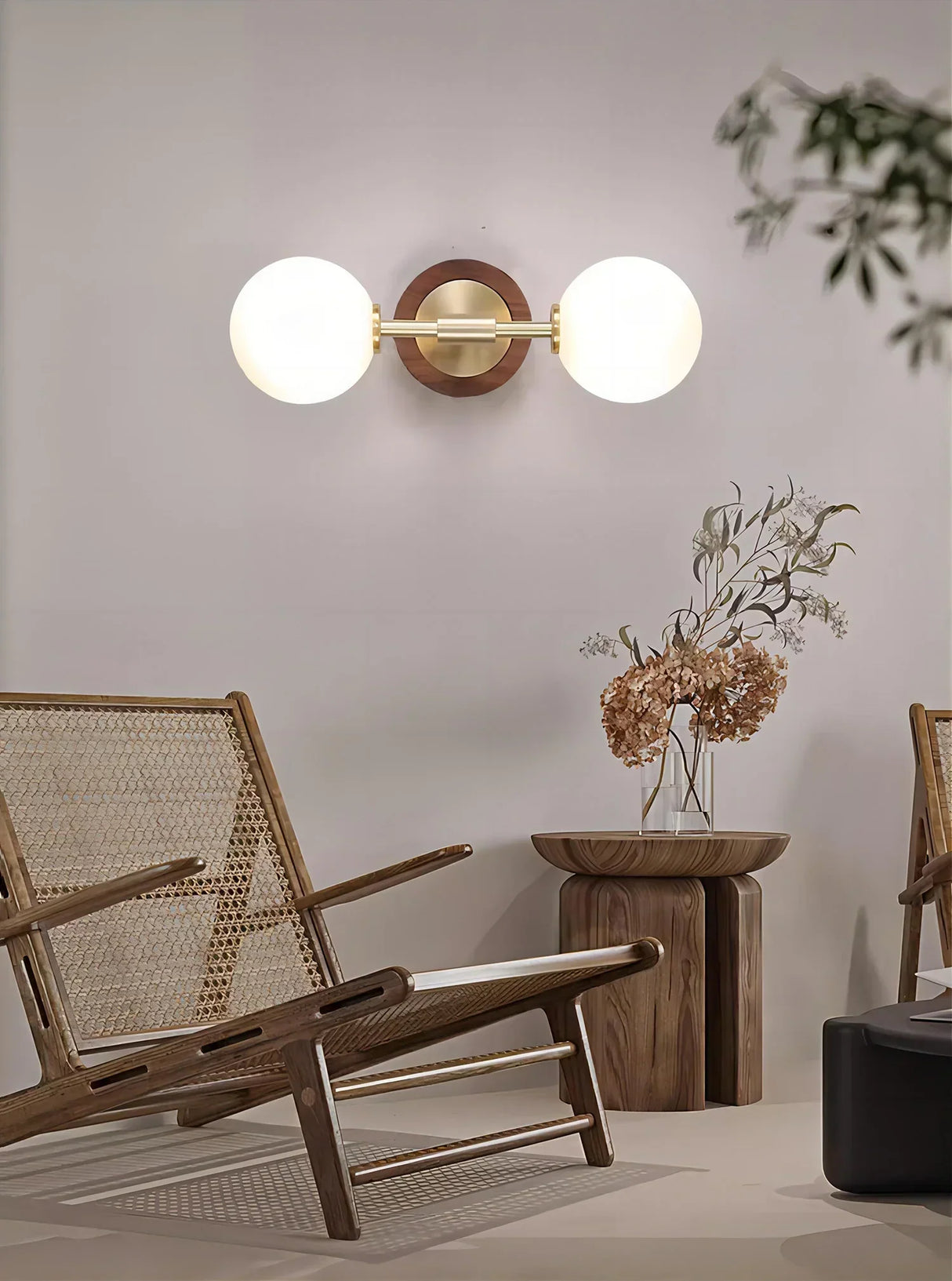 Modern Dual Globe Wall Light Brass Wood Accent Design - Product detail 8