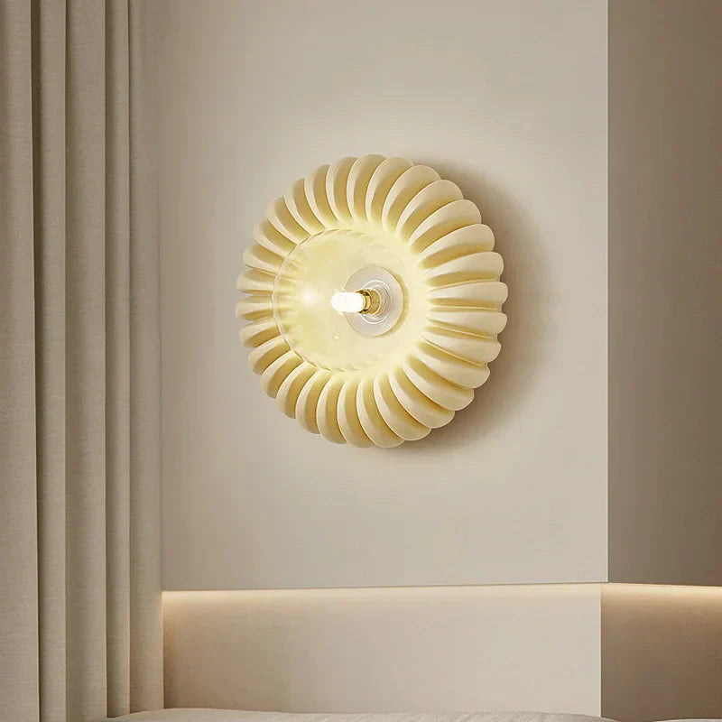 Modern Wall Sconce Fluted Resin Design With LED Light - Product detail 5