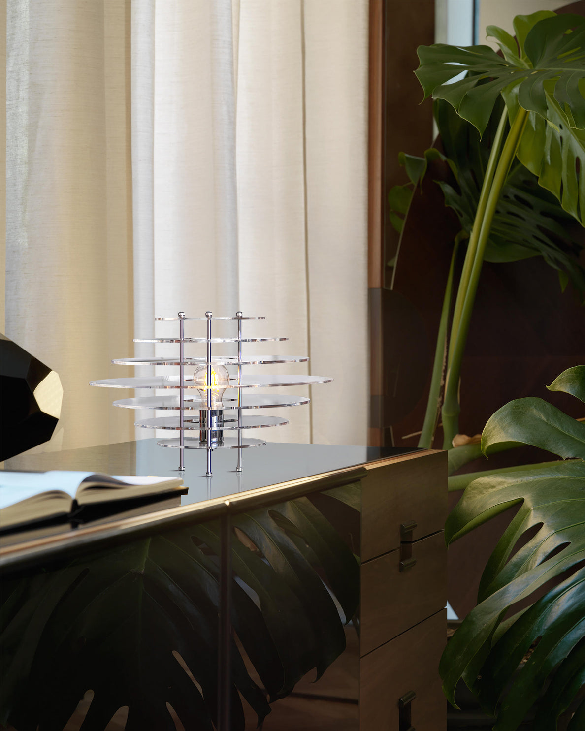 Modern Acrylic Table Lamp Chrome Layered Design - Product detail 9