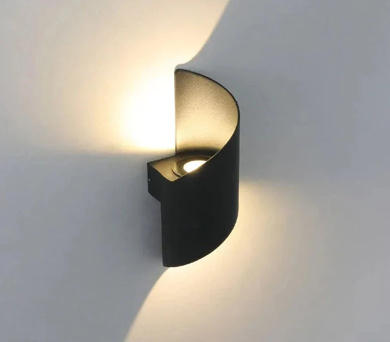 Modern Wall Light Black Iron Curved Design - Product example