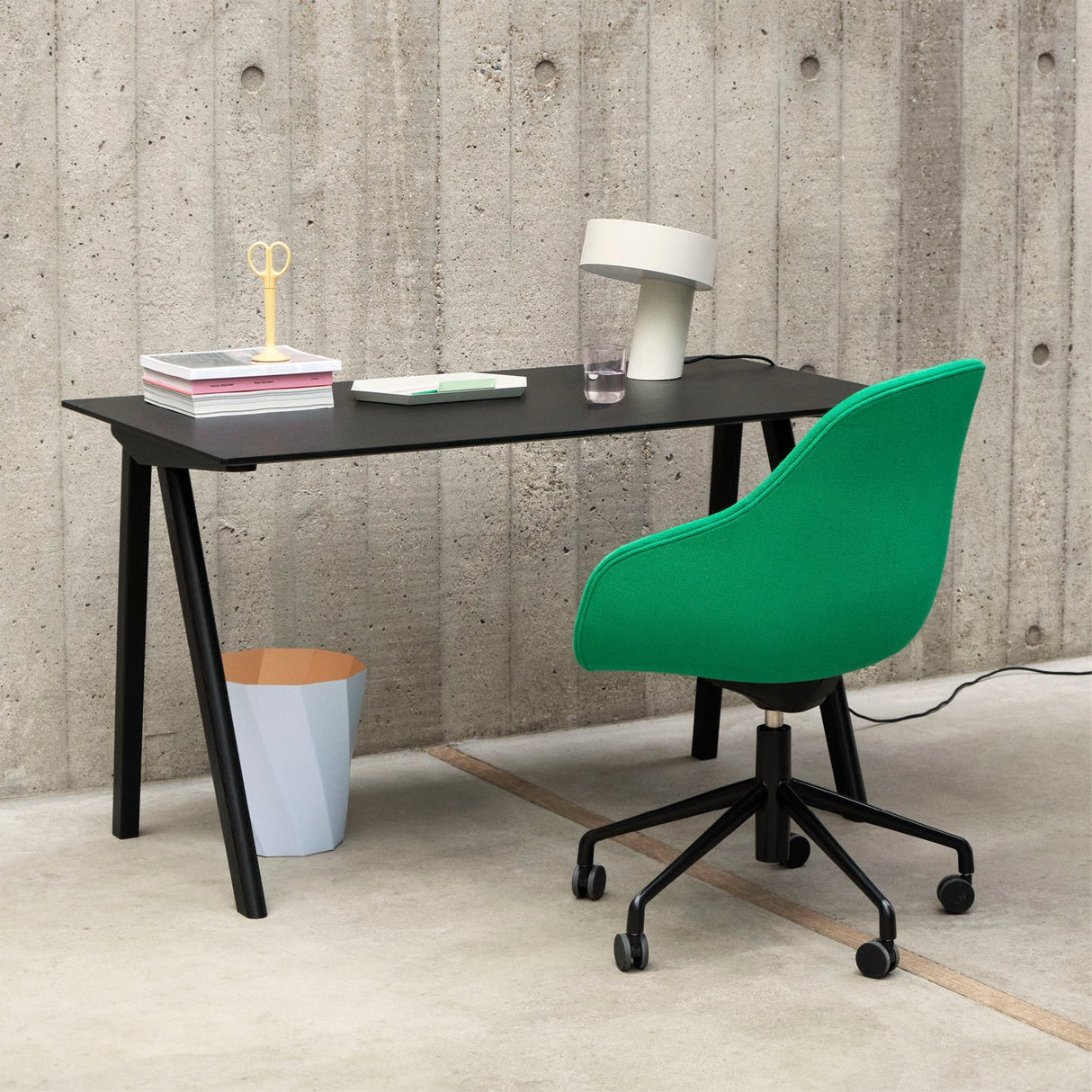 Modern Table Lamp Slanted Metal Design - Product detail 9