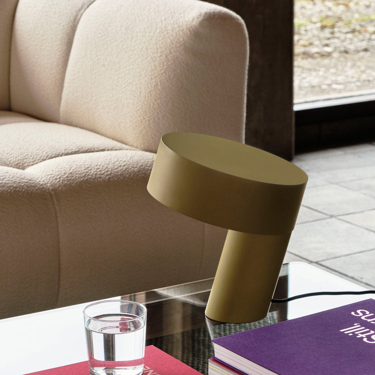 Modern Table Lamp Slanted Metal Design - Product detail 4