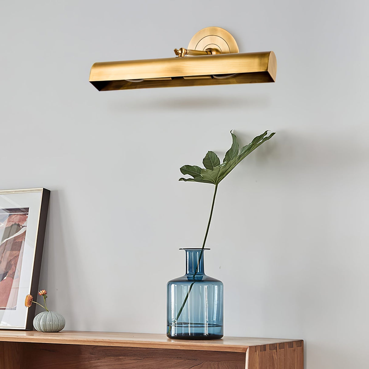Modern Gold Wall Lamp Linear Brass Finish - Product example