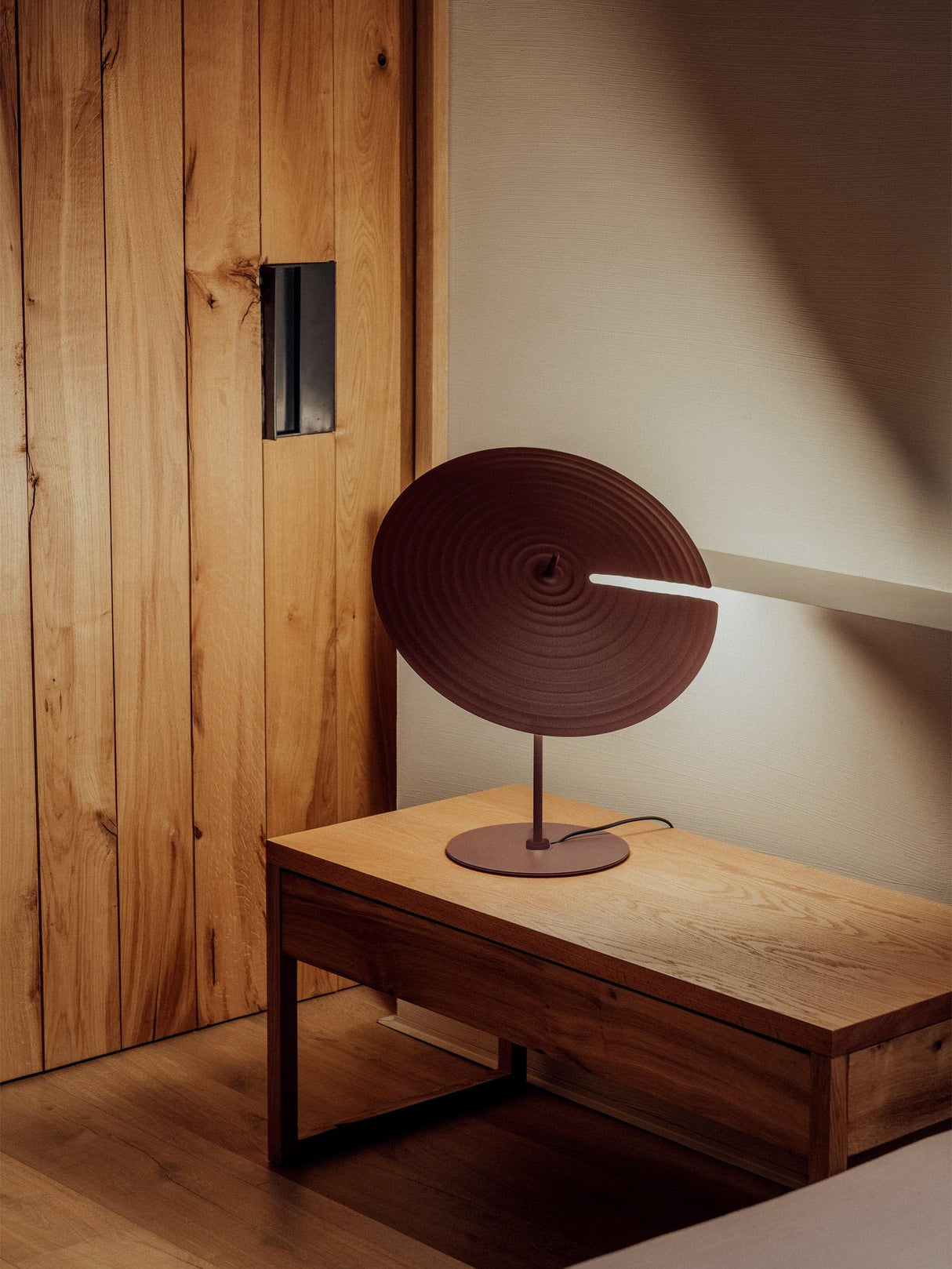 Modern Table Lamp Rotating Disc Shade Design - Product detail 16