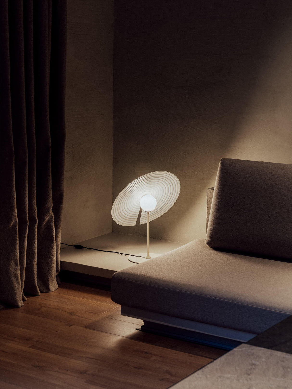 Modern Table Lamp Rotating Disc Shade Design - Product detail 15