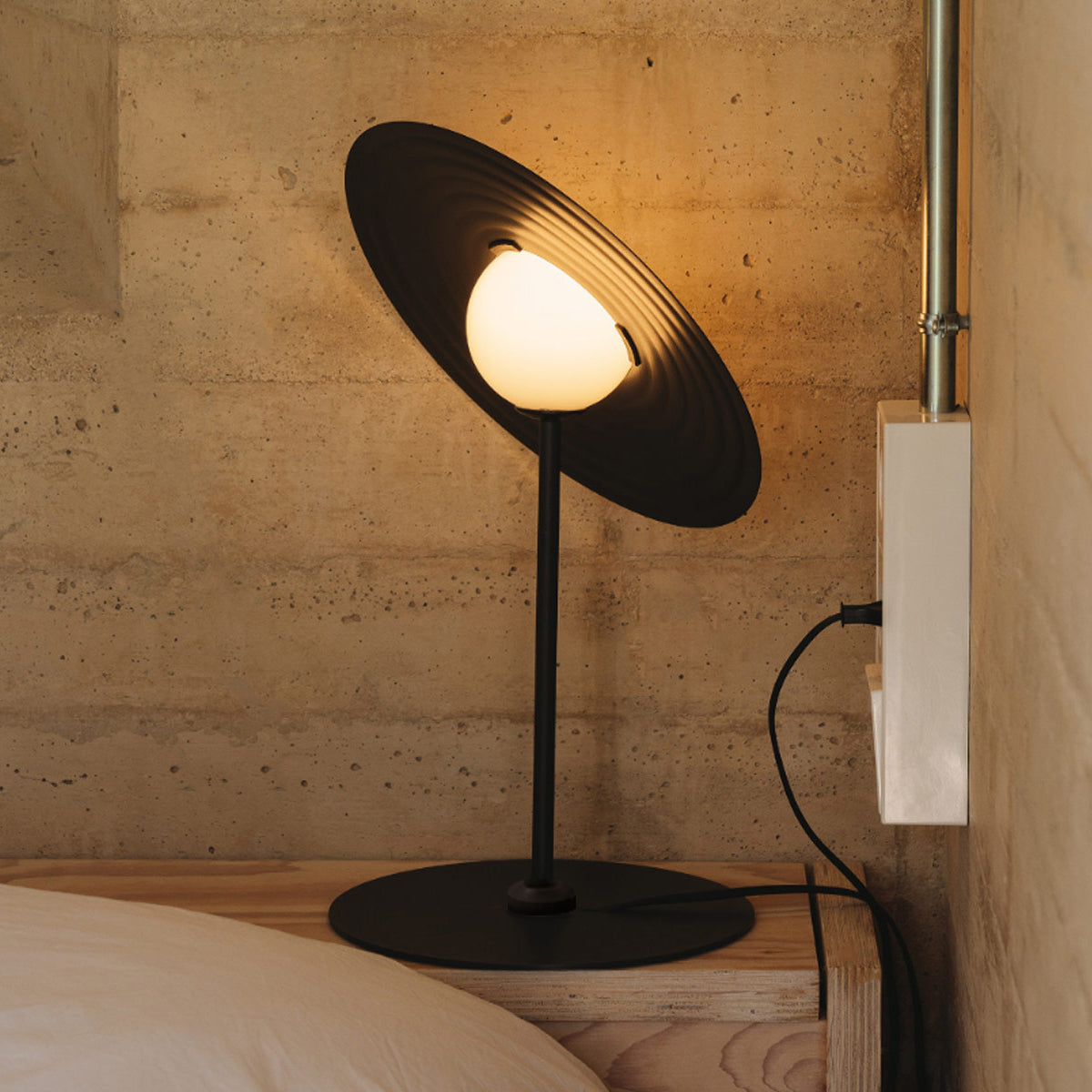 Modern Table Lamp Rotating Disc Shade Design - Product detail 9