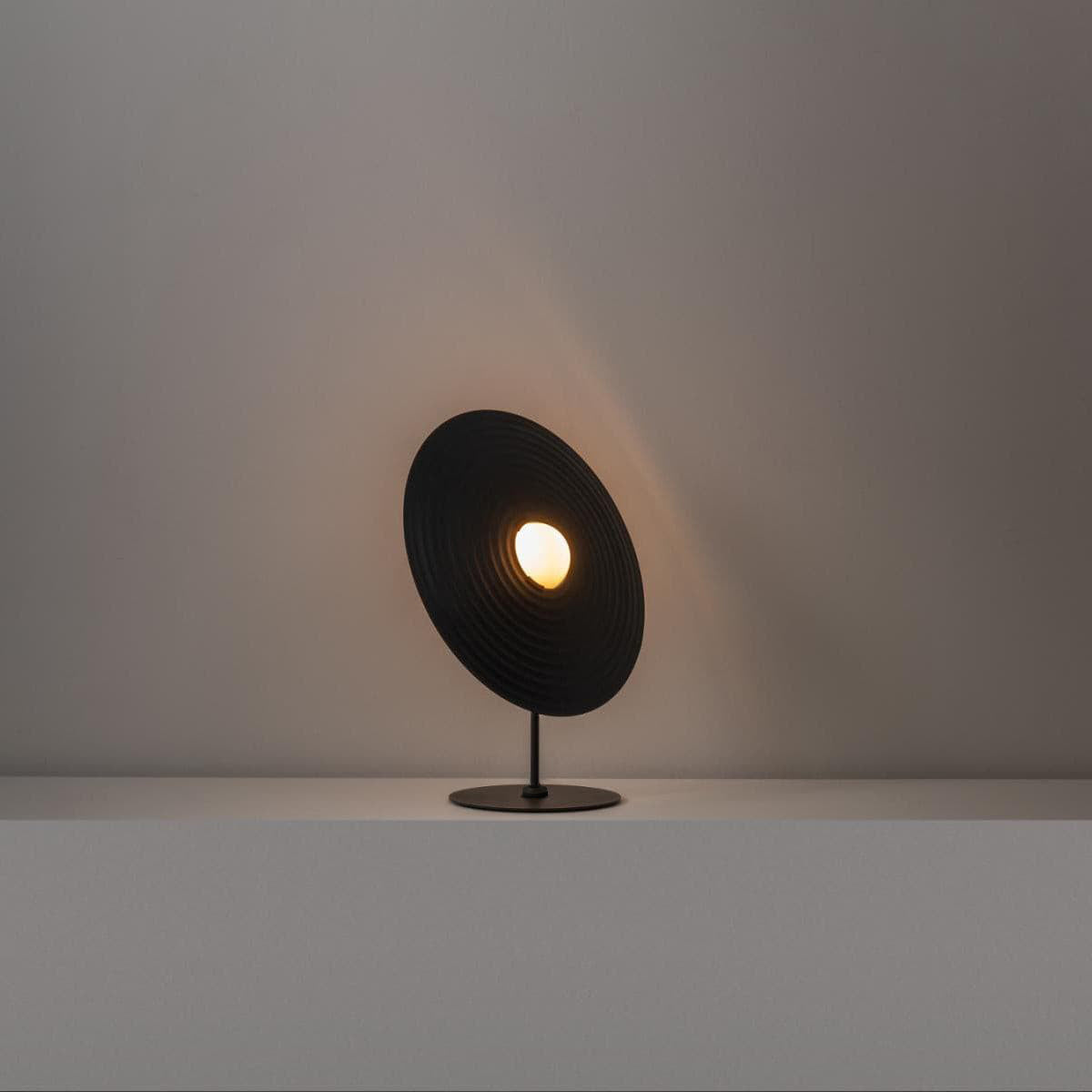 Modern Table Lamp Rotating Disc Shade Design - Product detail 6