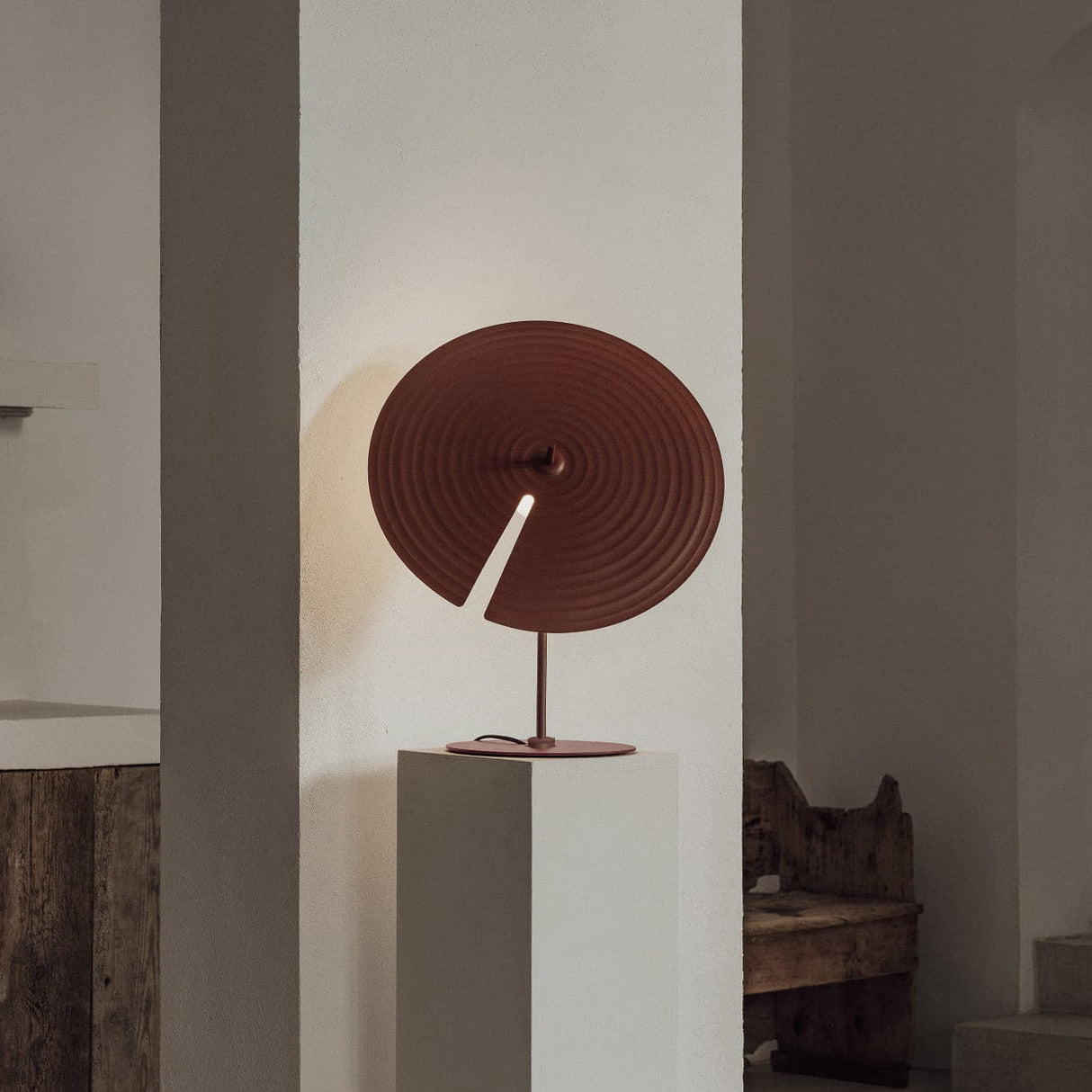 Modern Table Lamp Rotating Disc Shade Design - Product detail 7