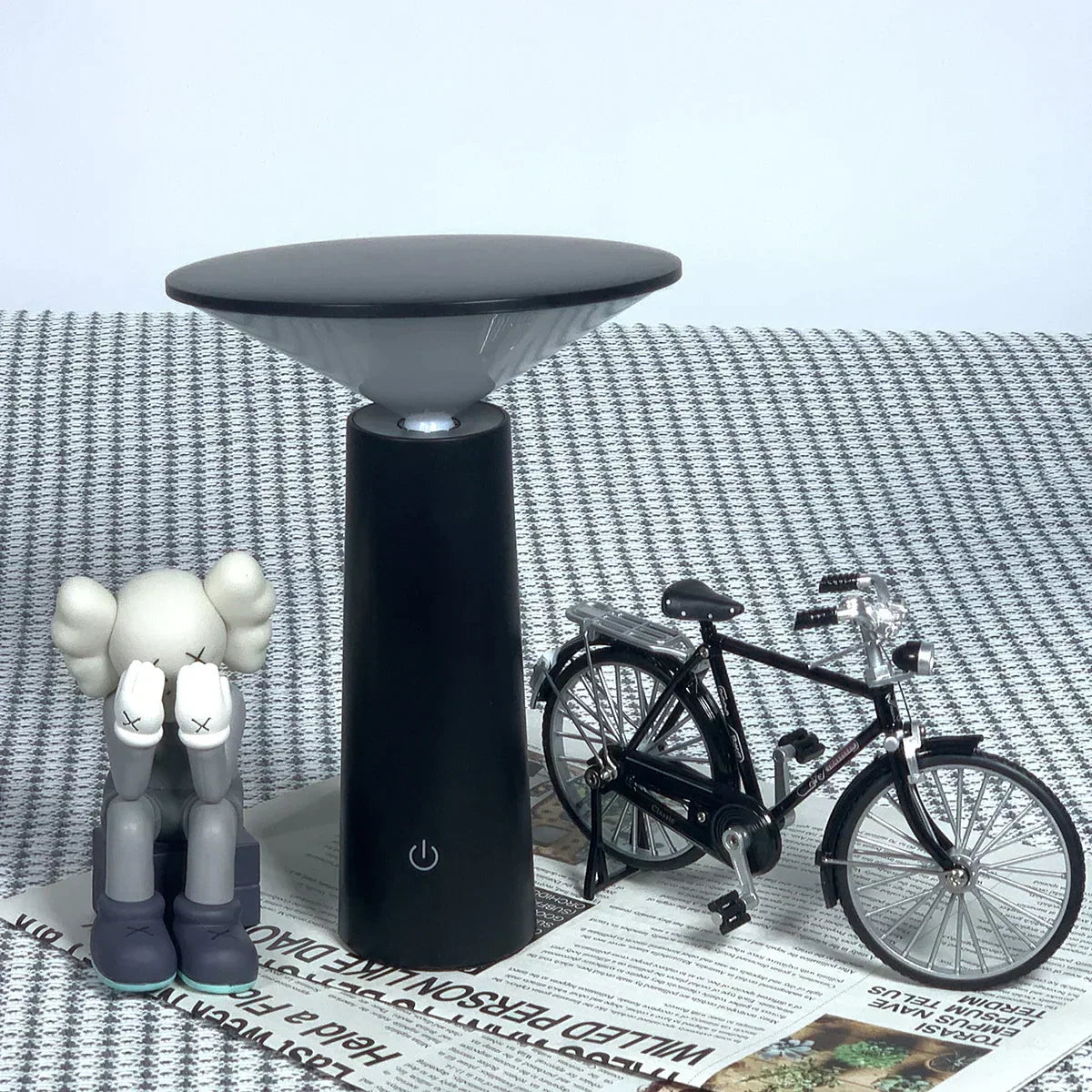 Modern Table Lamp Wireless Minimalist Design - Detailed view