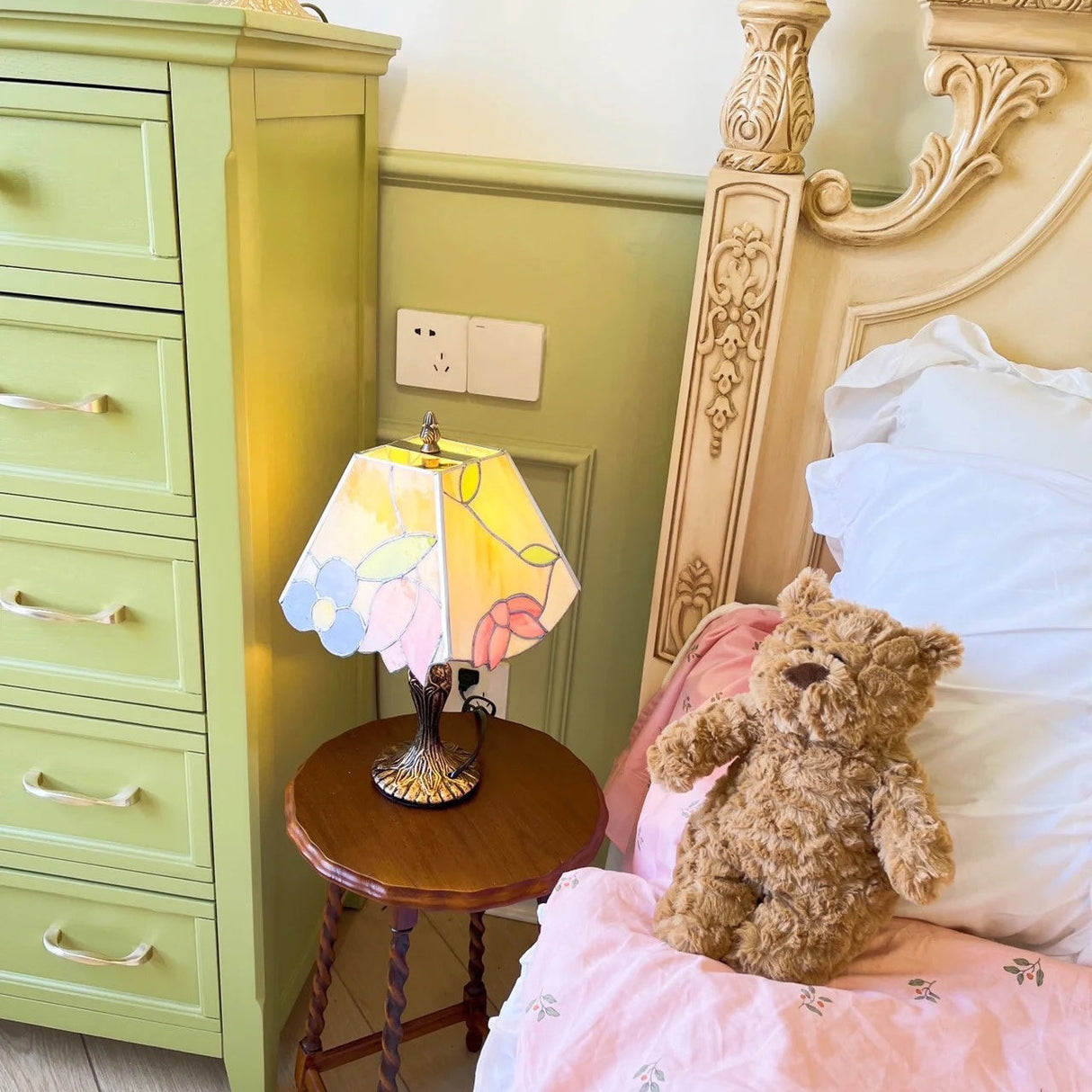 Vintage Tiffany Table Lamp Floral Glass Shade With Antique Gold Base - Product detail 10