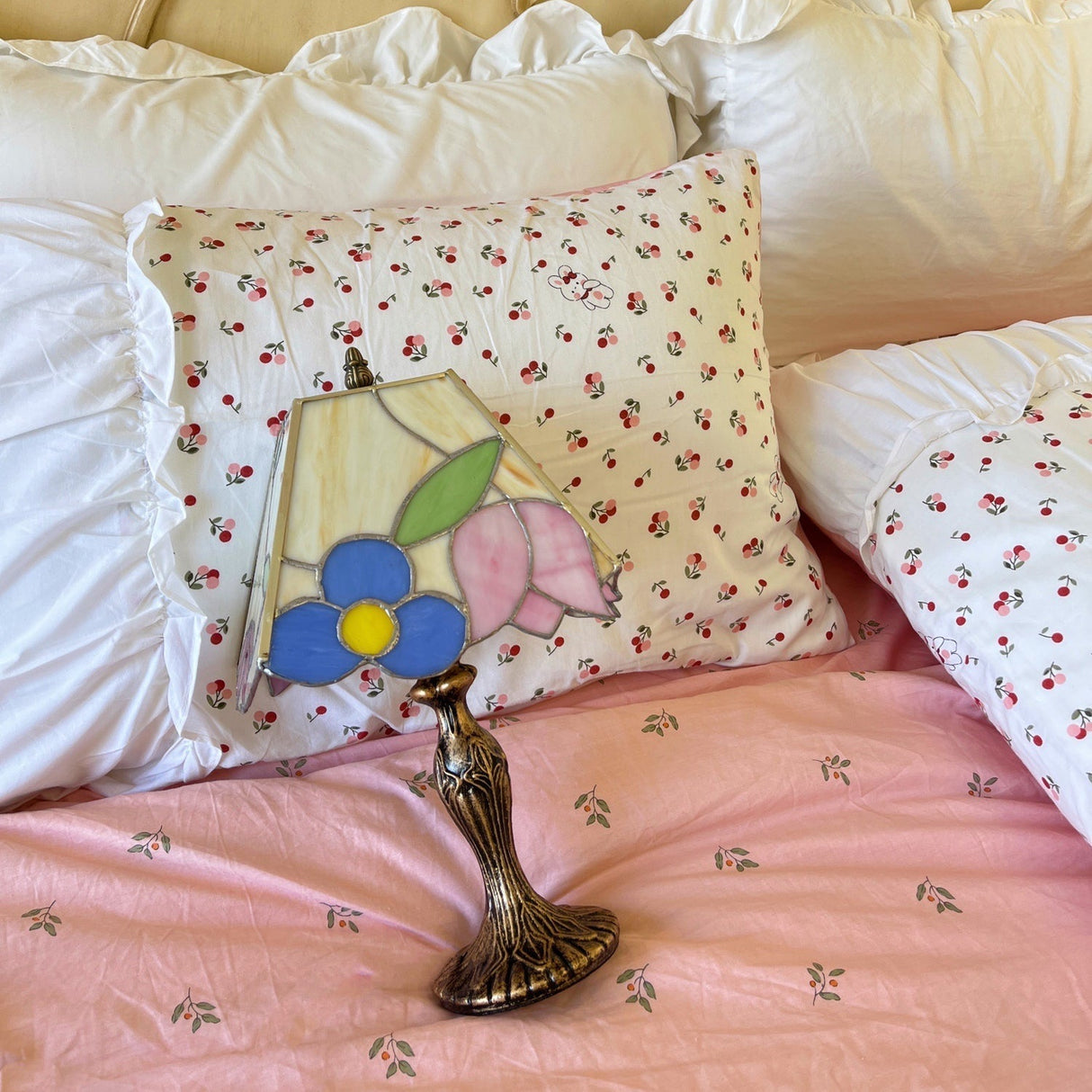 Vintage Tiffany Table Lamp Floral Glass Shade With Antique Gold Base - Product detail 19