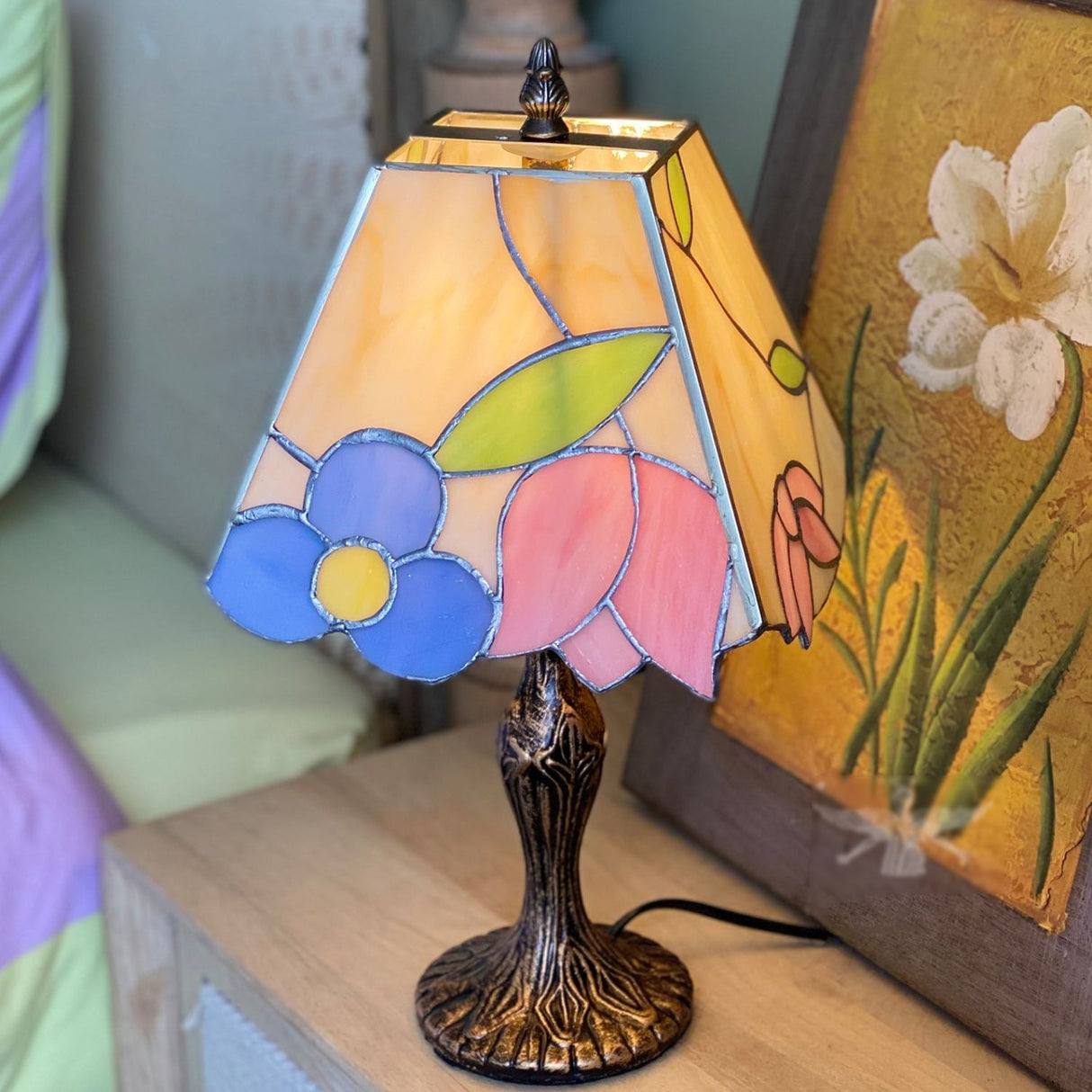 Vintage Tiffany Table Lamp Floral Glass Shade With Antique Gold Base - Product detail 5