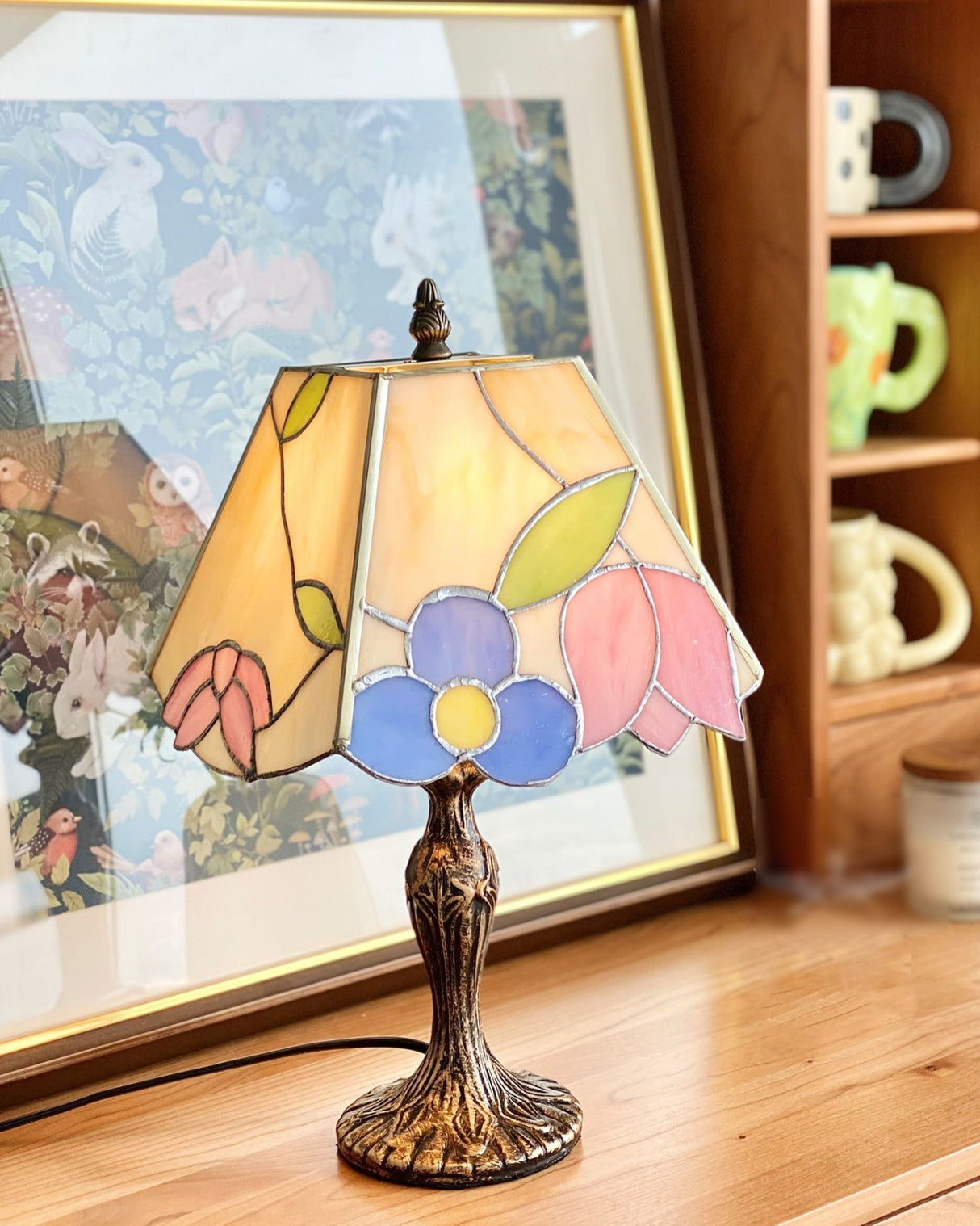 Vintage Tiffany Table Lamp Floral Glass Shade With Antique Gold Base - Product detail 6