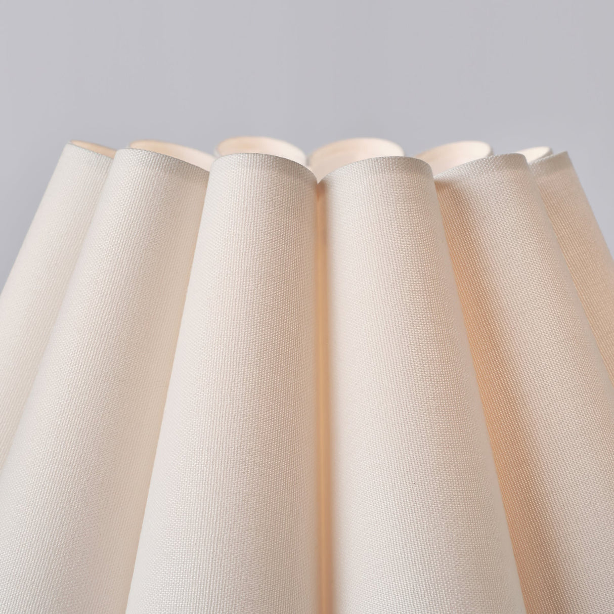 Classic Table Lamp Pleated Wood Base With Fabric Shade - Product detail 9