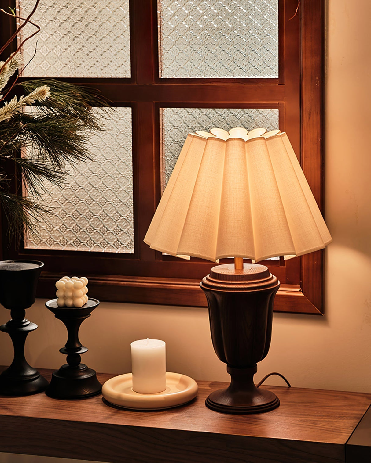 Classic Table Lamp Pleated Wood Base With Fabric Shade - Product detail 4