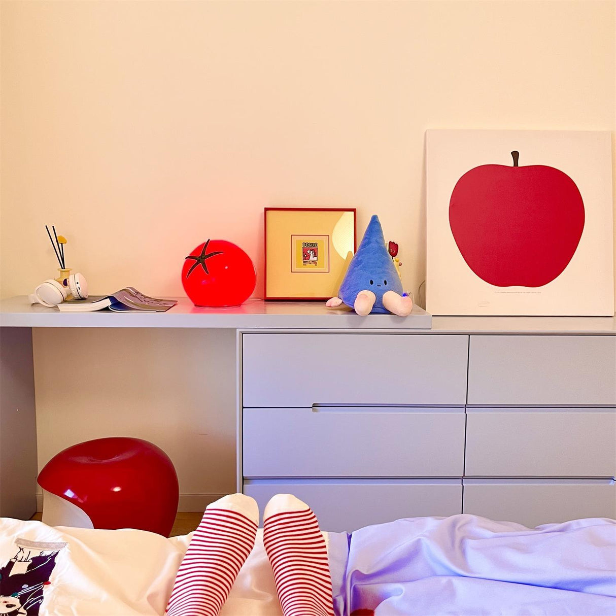 Tomato Table Lamp Playful LED Resin Design - Product detail 5