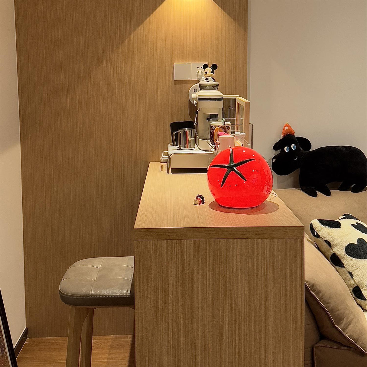Tomato Table Lamp Playful LED Resin Design - Product detail 15