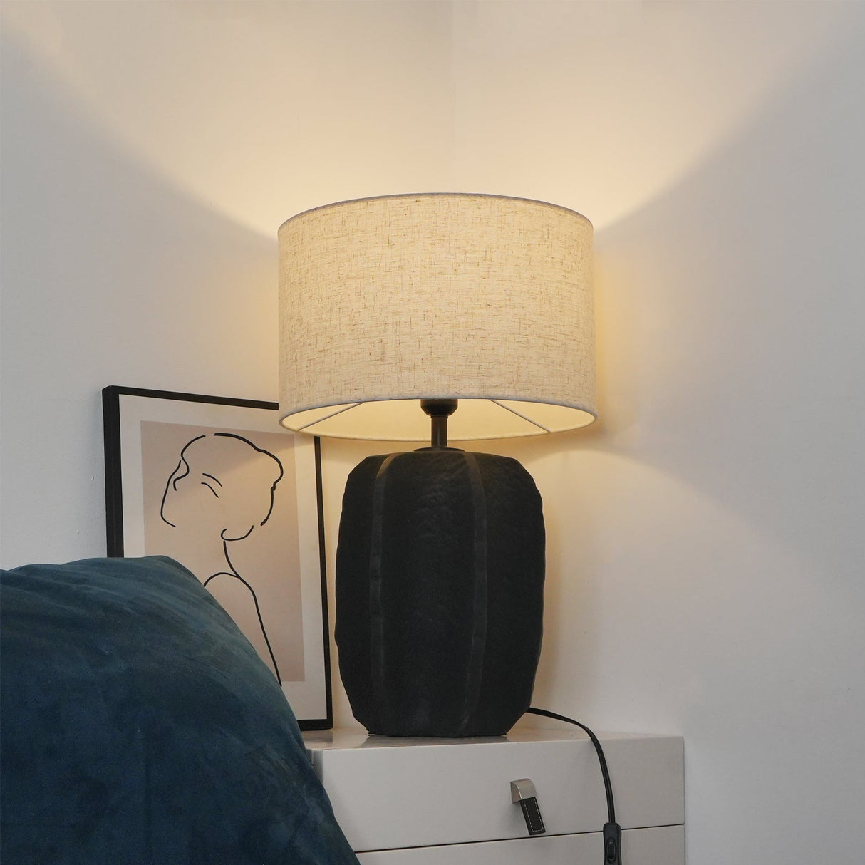 Modern Ceramic Table Lamp Ribbed Base Design - Product detail 11