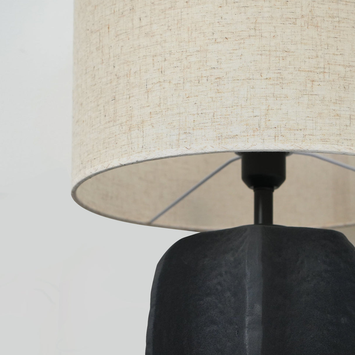 Modern Ceramic Table Lamp Ribbed Base Design - Product detail 15