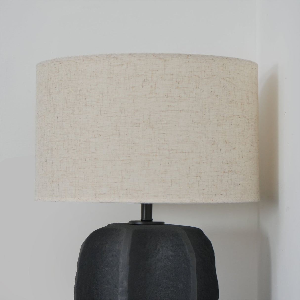 Modern Ceramic Table Lamp Ribbed Base Design - Product detail 16