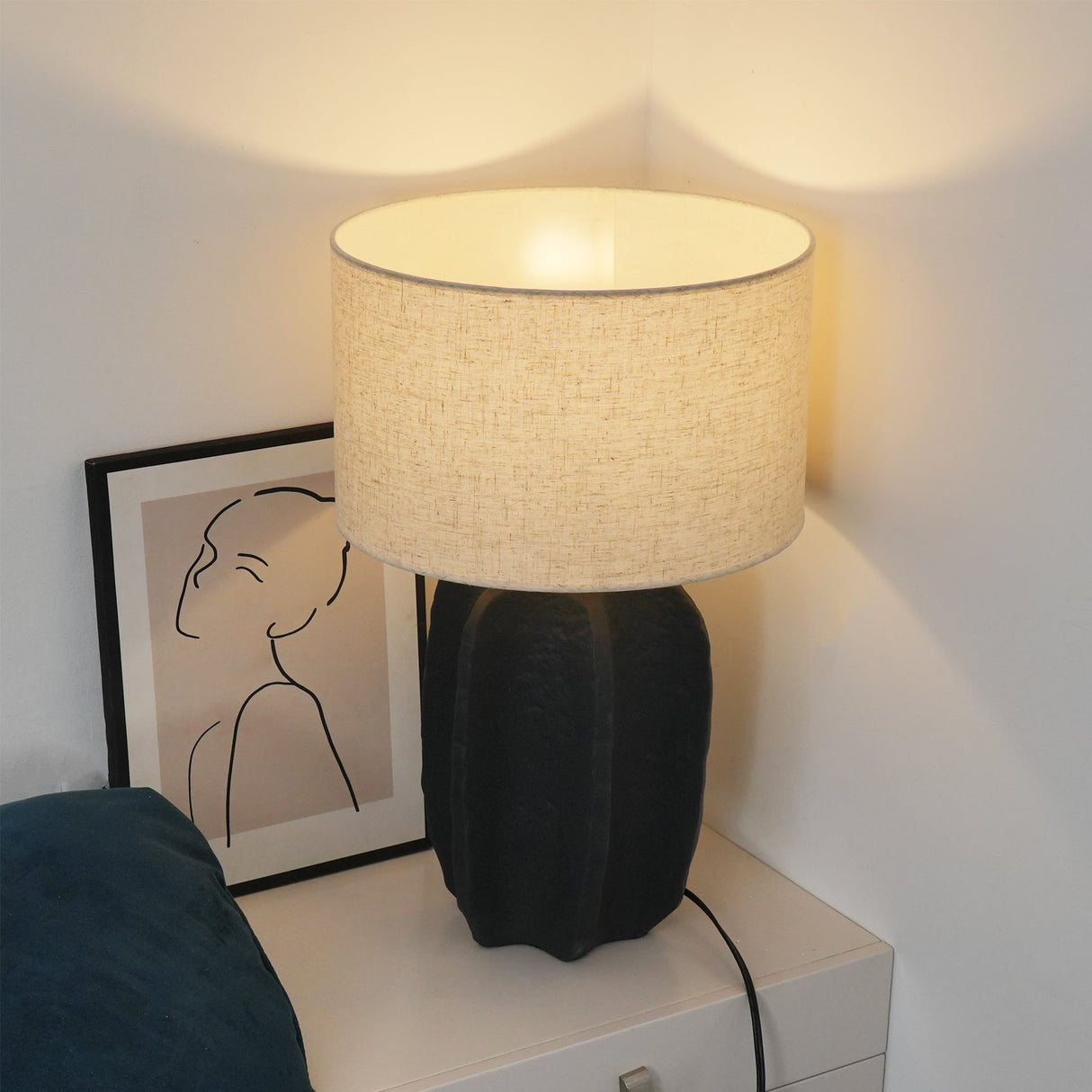 Modern Ceramic Table Lamp Ribbed Base Design - Product detail 10