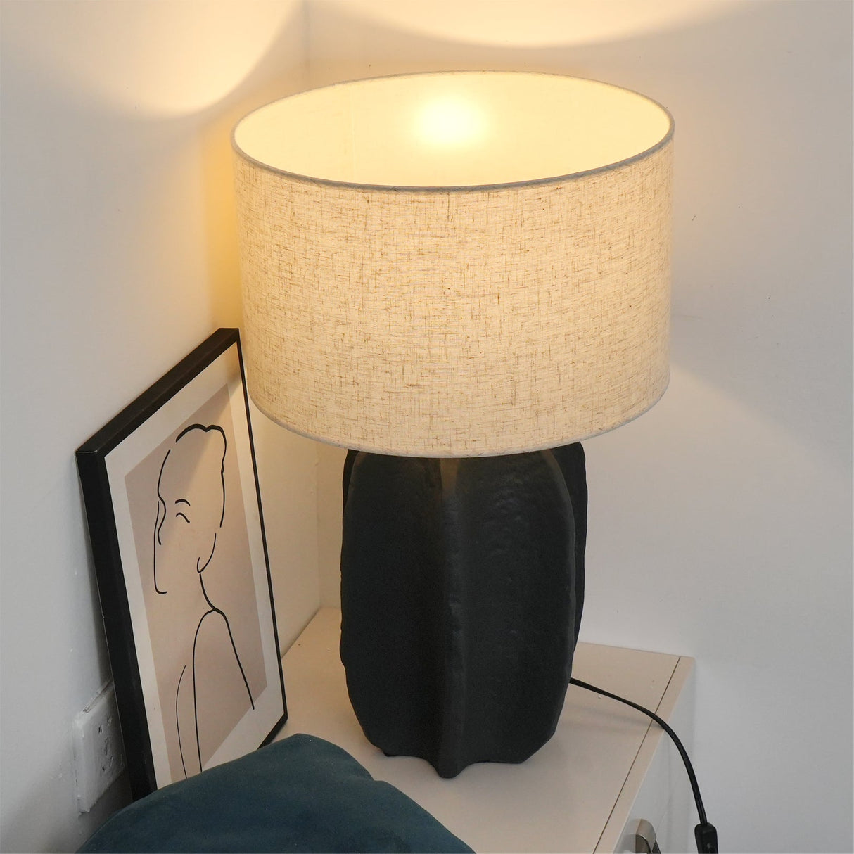 Modern Ceramic Table Lamp Ribbed Base Design - Product detail 12