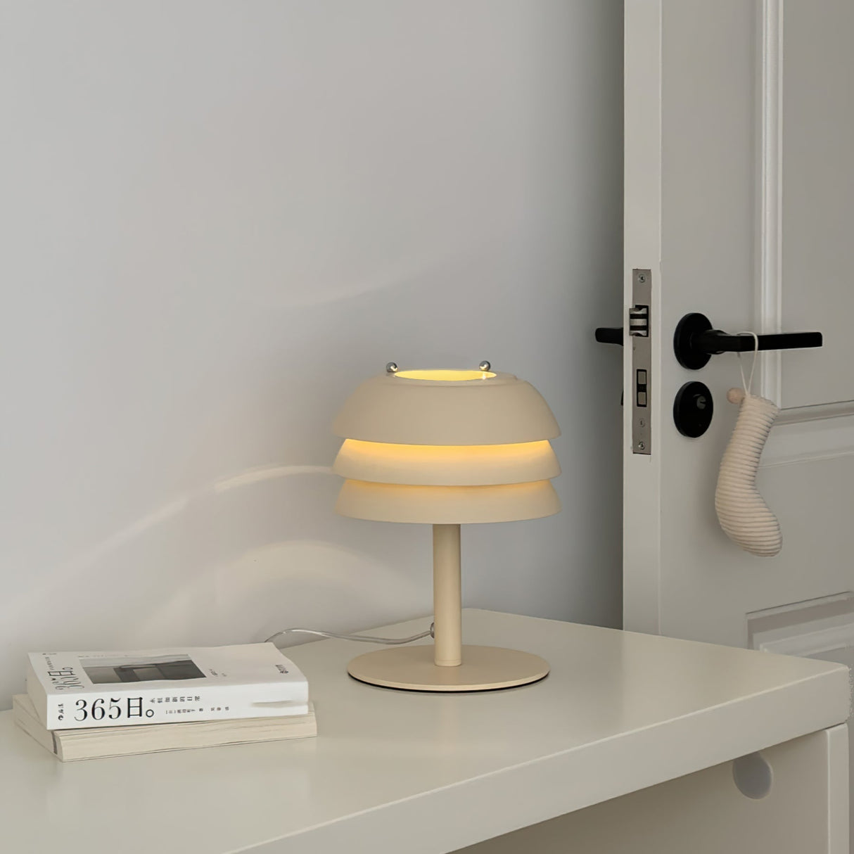 Modern Table Lamp Layered Metal Shade Design - Product detail 14