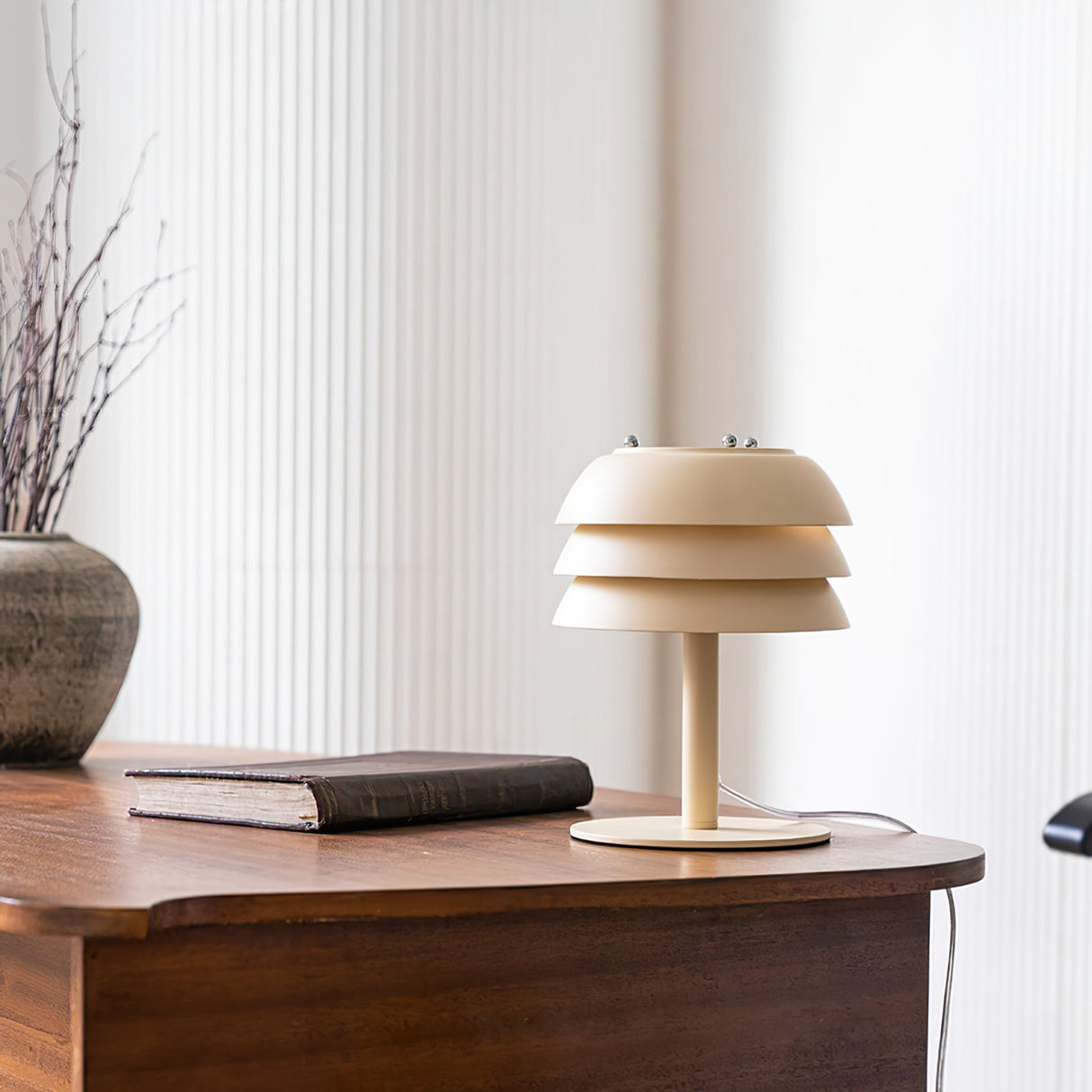 Modern Table Lamp Layered Metal Shade Design - Detailed view