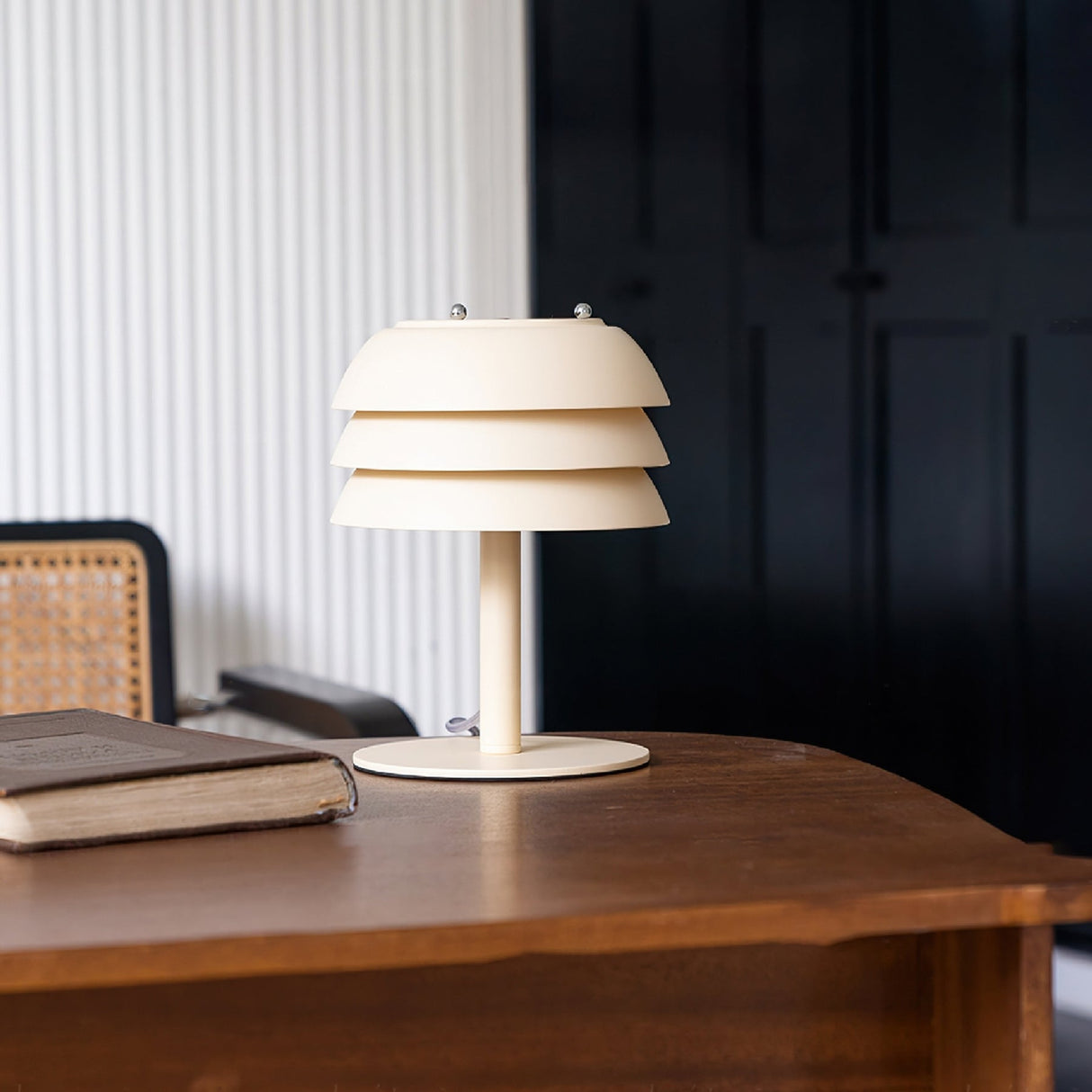 Modern Table Lamp Layered Metal Shade Design - Product detail 5