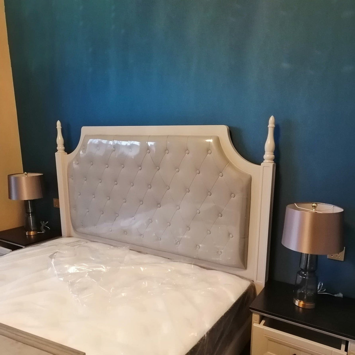 Modern Glass Table Lamp Amber Base Black Shade - Product detail 15