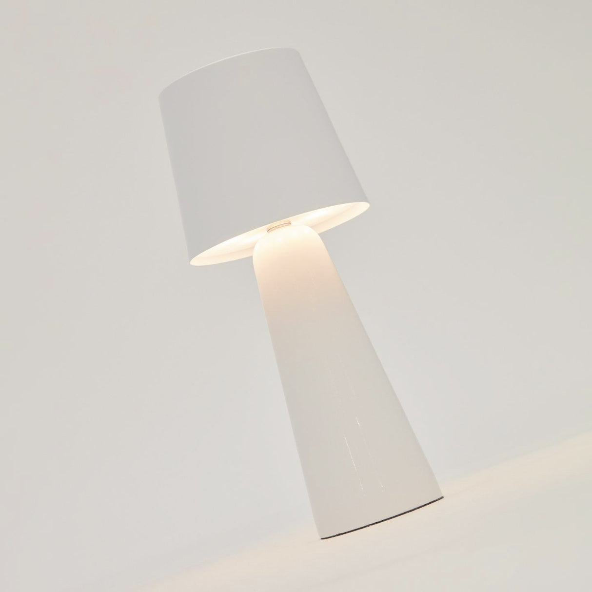 Modern Rechargeable Table Lamp Conical Metal Design - Product detail 14