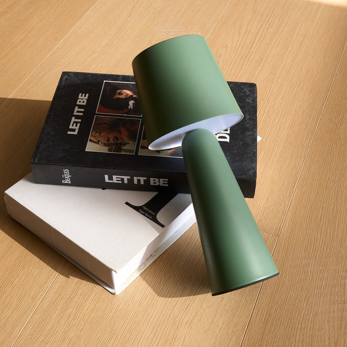 Modern Rechargeable Table Lamp Conical Metal Design - Product detail 10