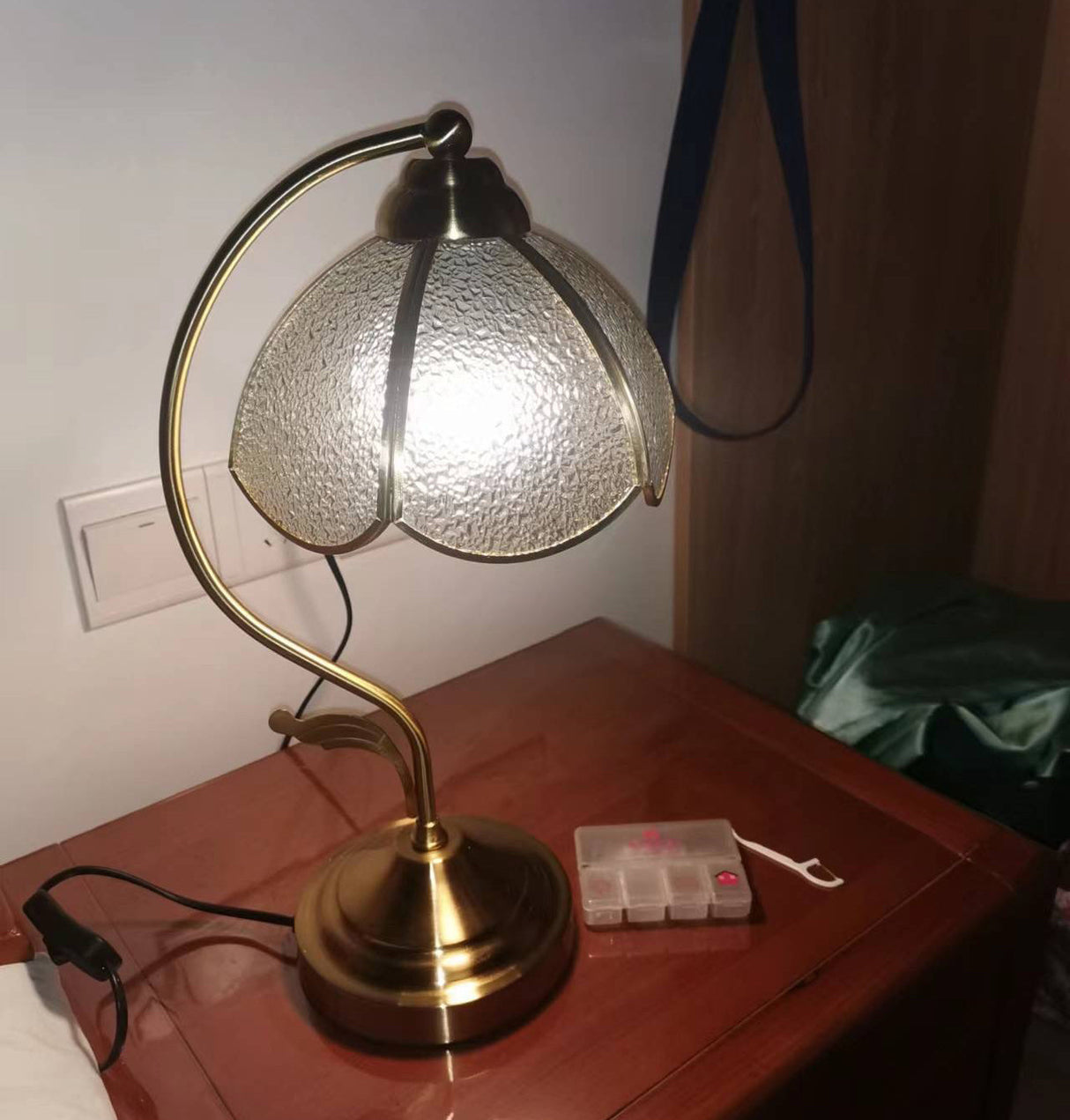 Floral Glass Table Lamp Brass Frame with Petal Shade - Product detail 10