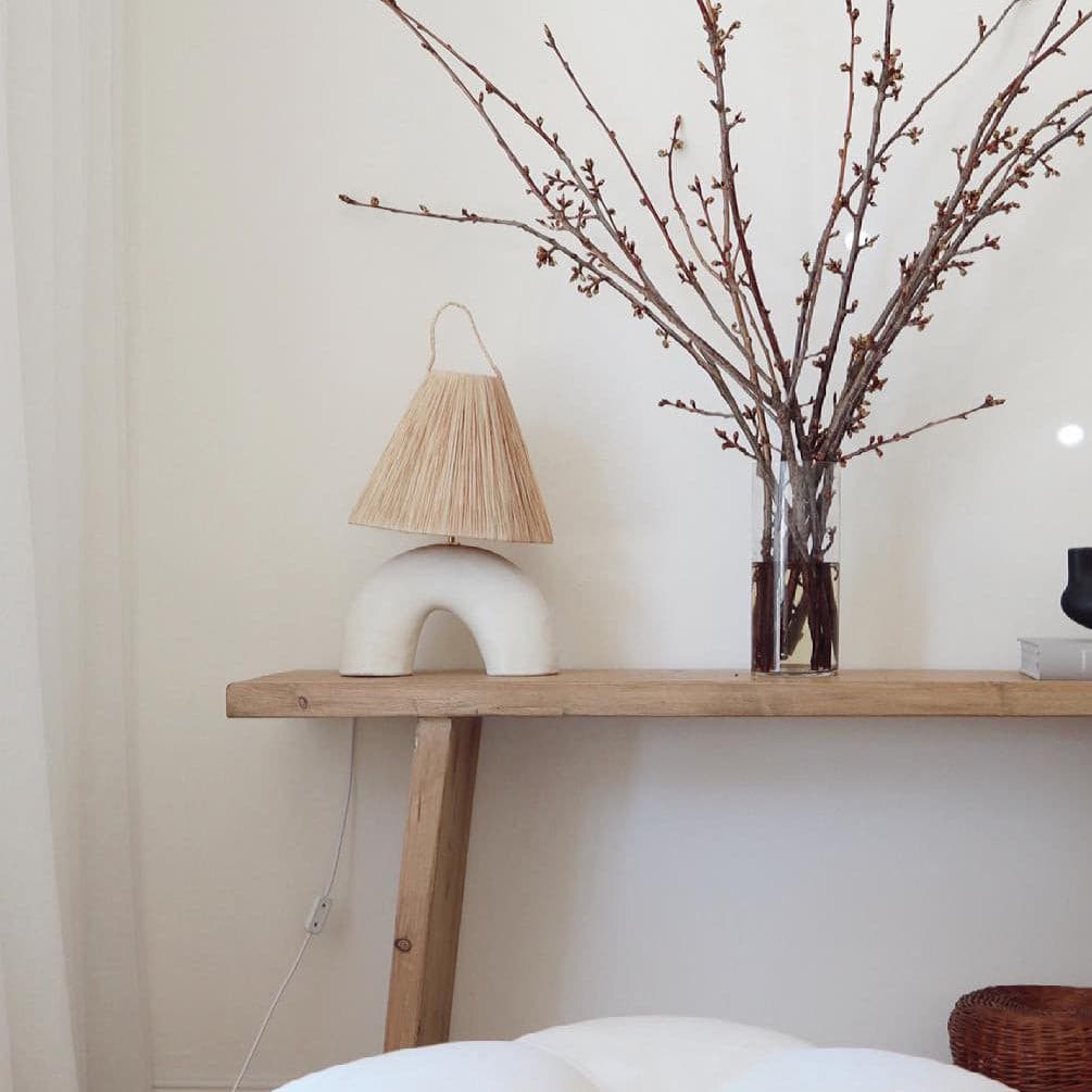 Modern Ceramic Table Lamp Curved Base with Raffia Shade - Product detail 6
