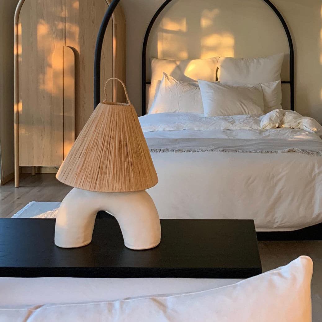 Modern Ceramic Table Lamp Curved Base with Raffia Shade - Product detail 18