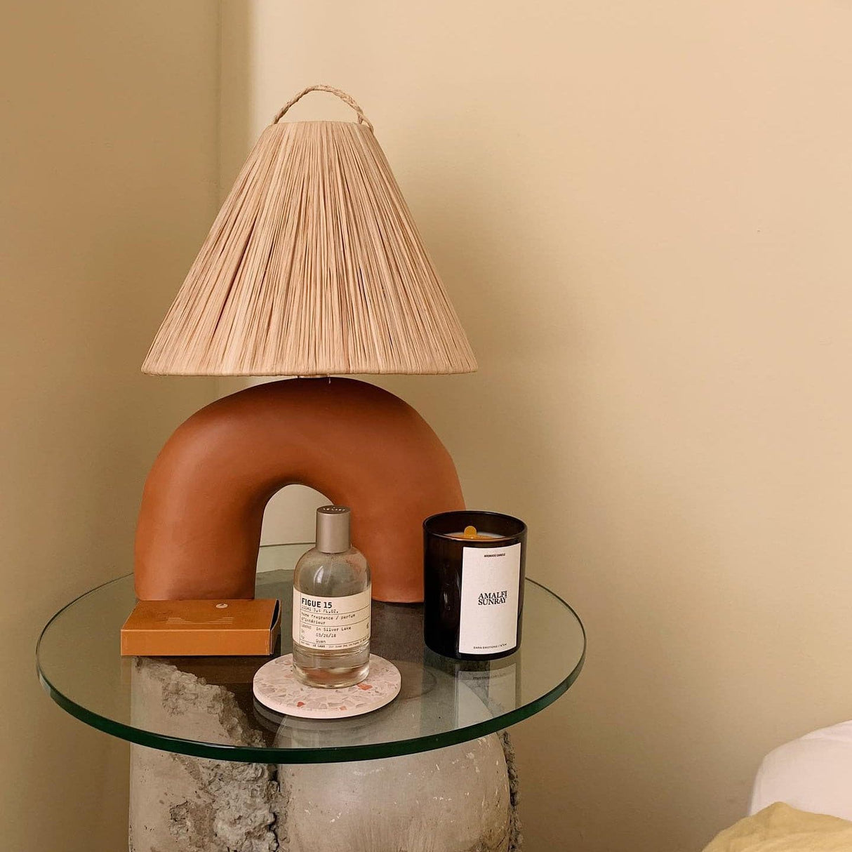Modern Ceramic Table Lamp Curved Base with Raffia Shade - Product detail 5
