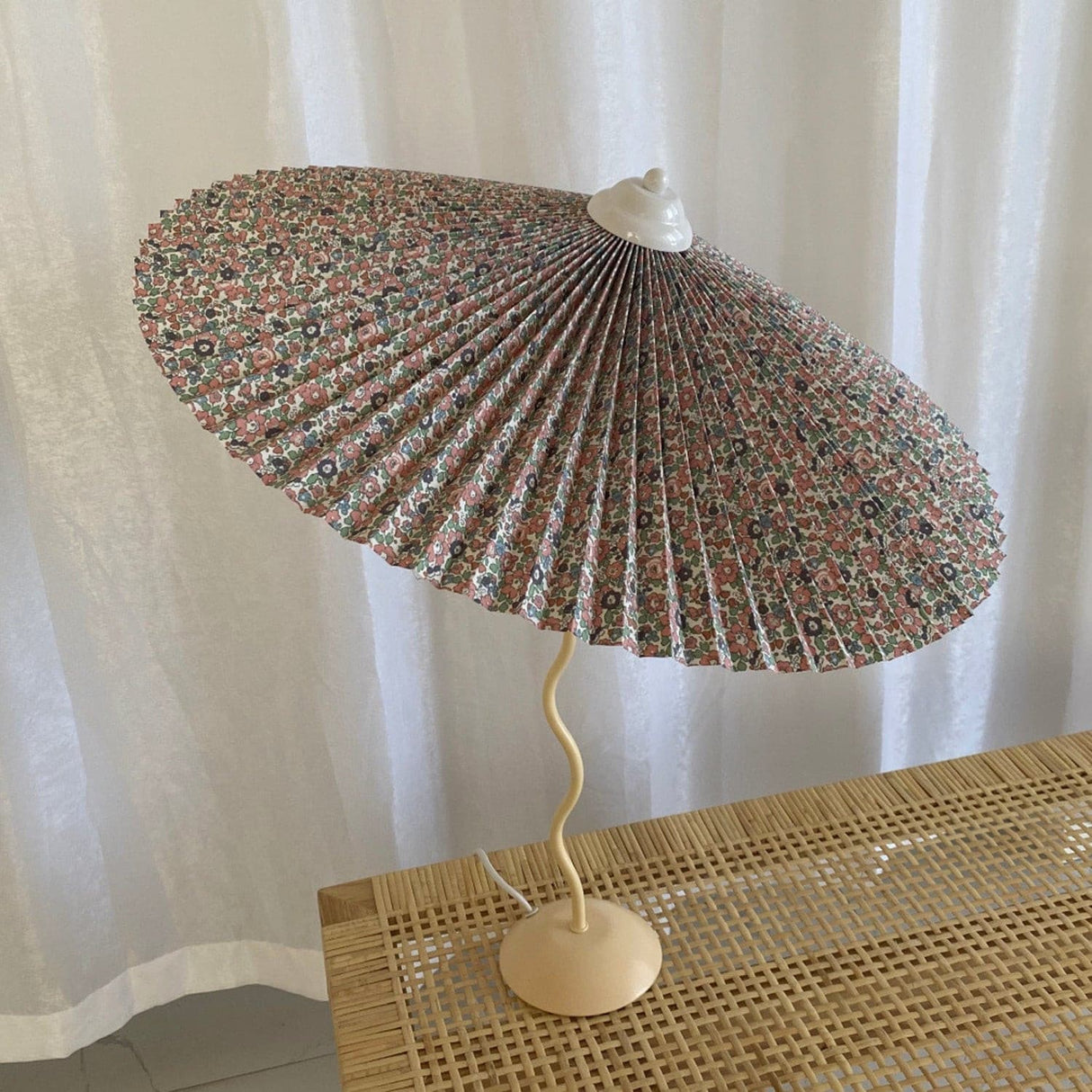 Modern Pleated Table Lamp Textured Shade Design - Product detail 9