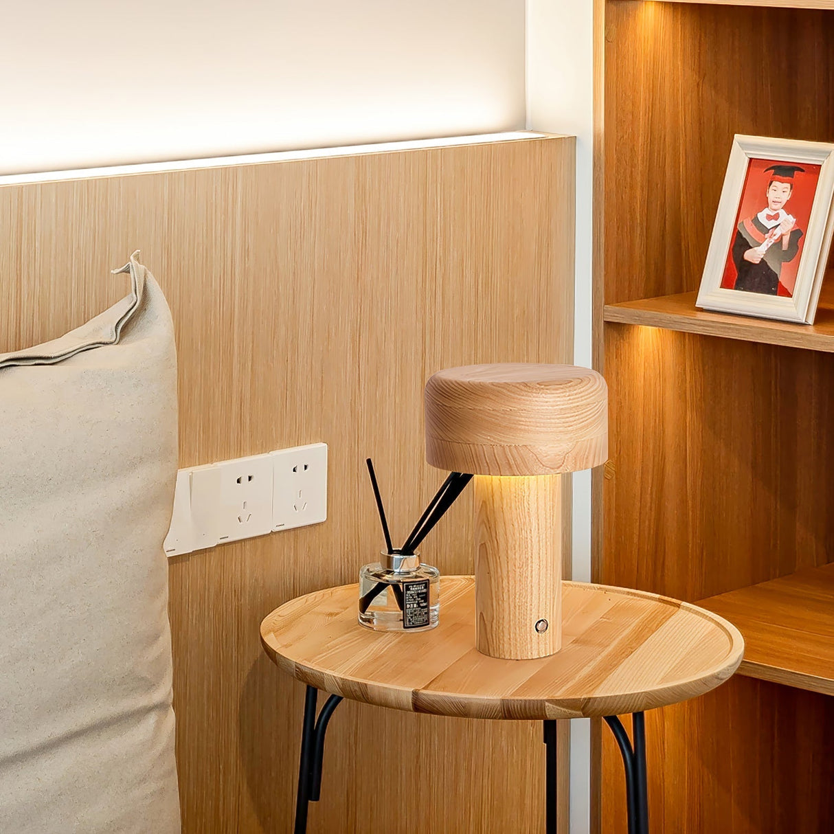 Modern Wooden Table Lamp Natural Ash Mushroom Design - Product detail 4