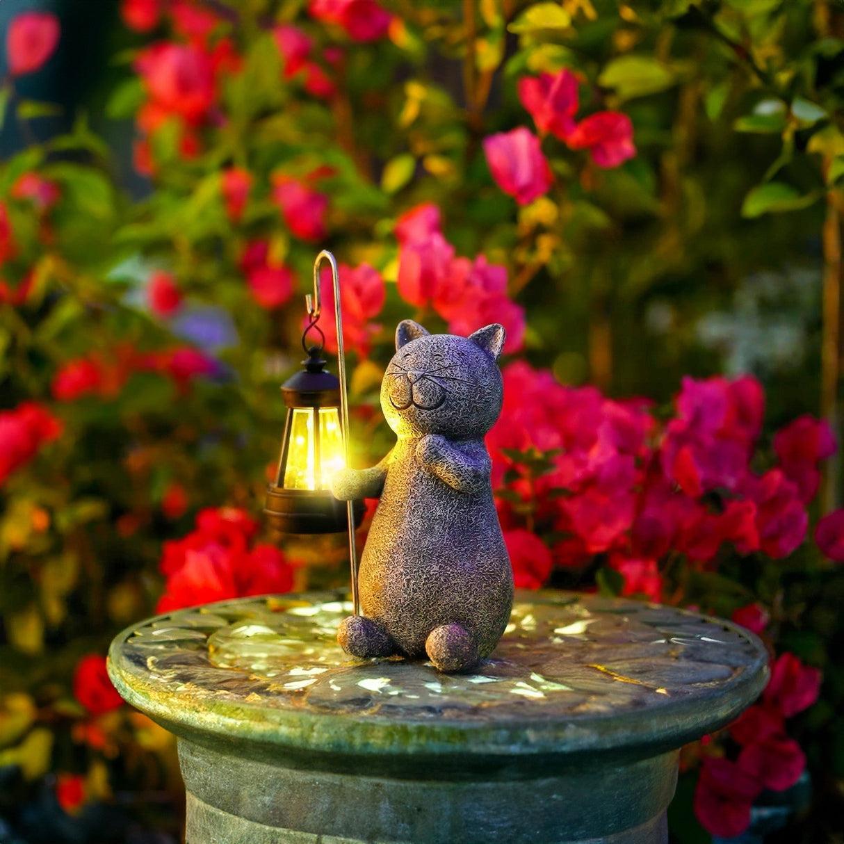 Solar Garden Cat Lantern  Weather-Resistant Decorative Light - Detailed view