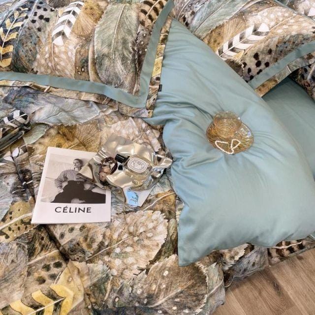 Luxury Egyptian Cotton Duvet Set  Feather Print Design With Blue Trim - Product detail 4