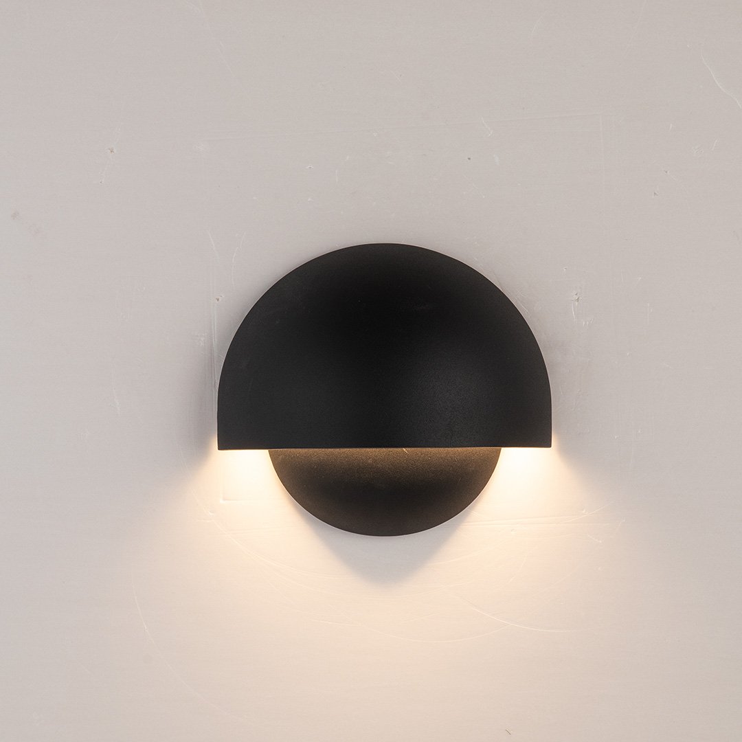 Modern LED Wall Light Black Aluminum Half Moon Design - Product detail 4