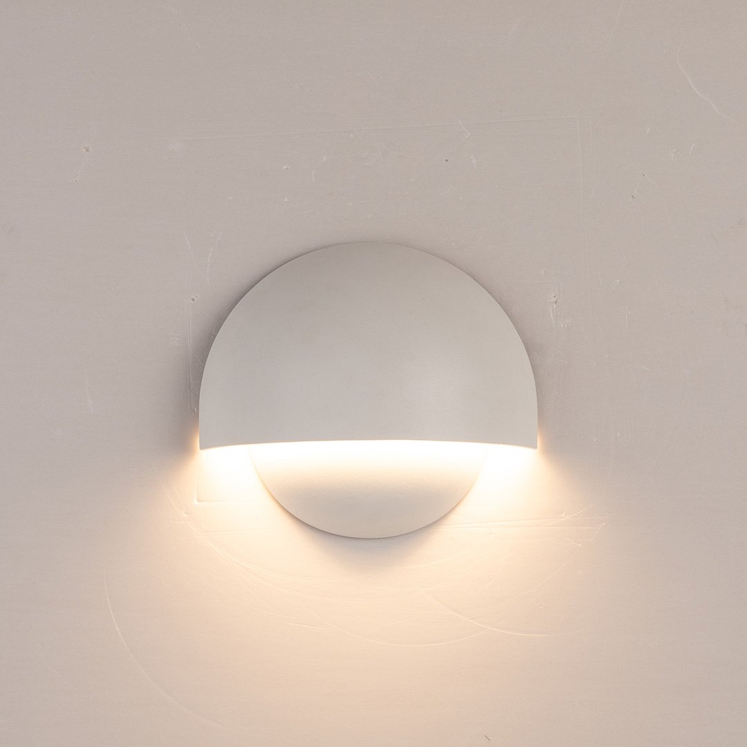 Modern LED Wall Light Black Aluminum Half Moon Design - Product detail 5