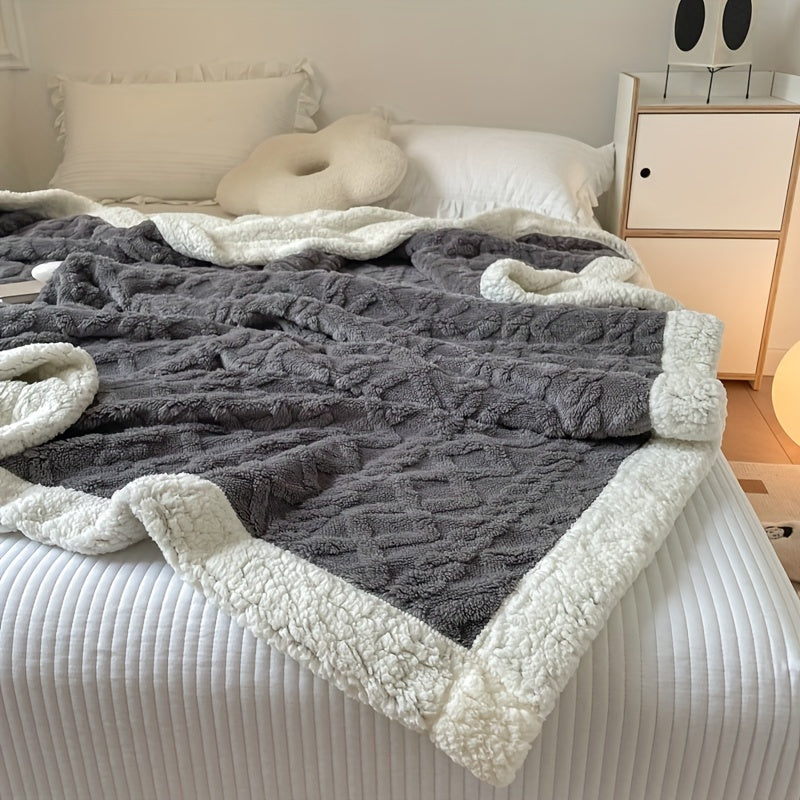 Quilted Fleece Blanket  Reversible Gray Sherpa Throw - Product detail 5