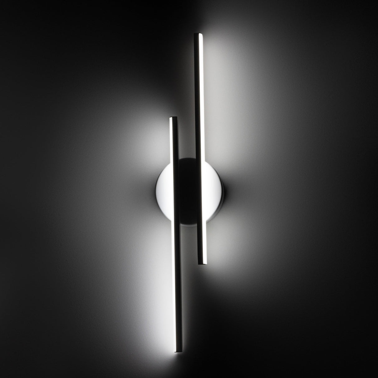 Modern LED Wall Light  Linear Black Metal Design - Detailed view