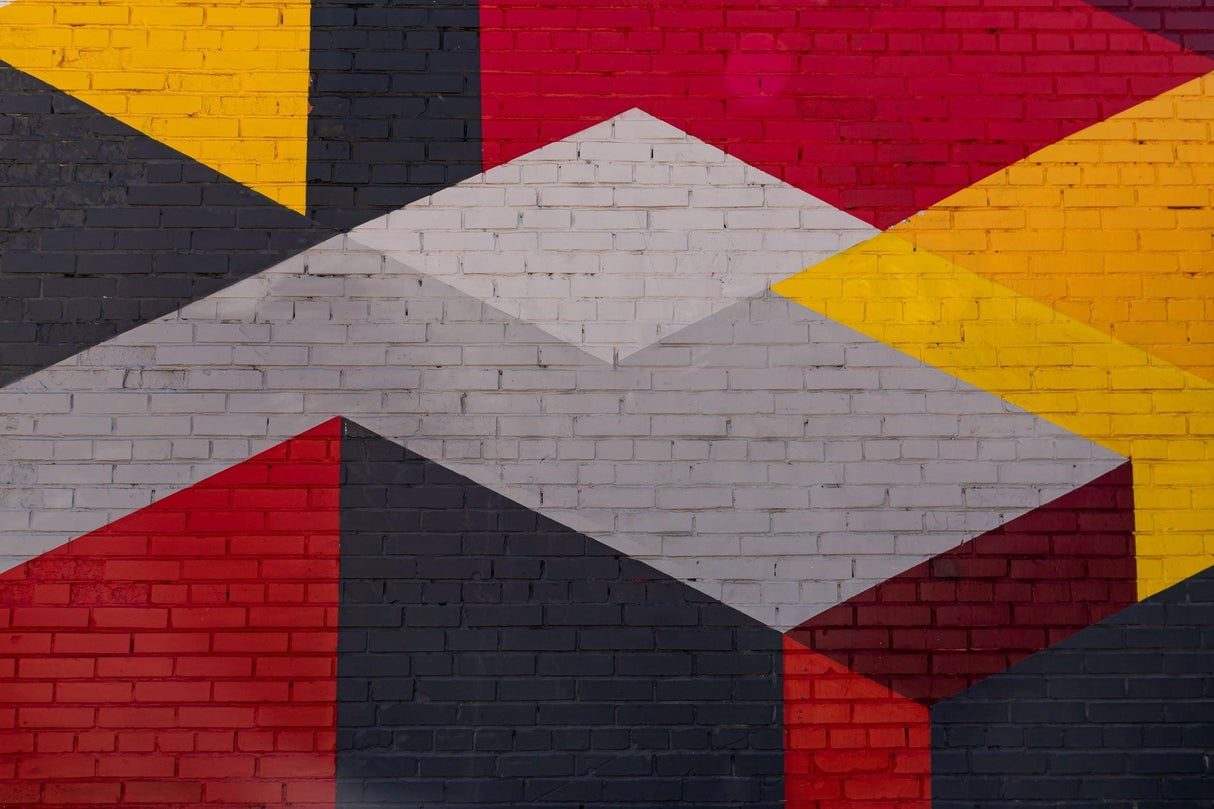 Geometrische Tapete | Modernes Ziegelmuster mit Rot und Gelb