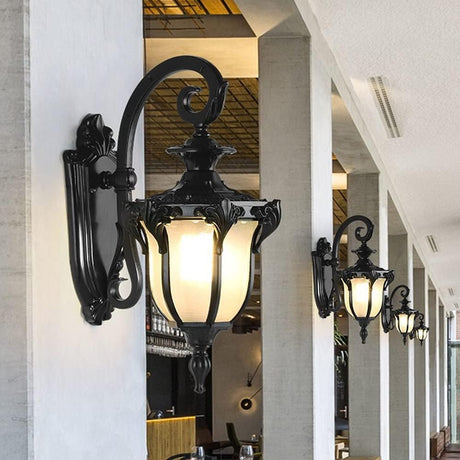Victorian Outdoor Wall Light  Cast Iron Lantern Design - Product detail 6