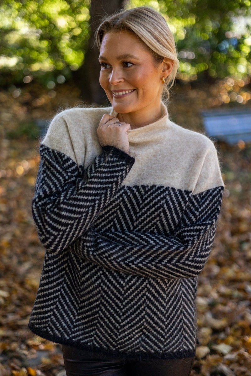 Wool Blend Turtleneck Sweater  Chevron Pattern Design - Product detail 8