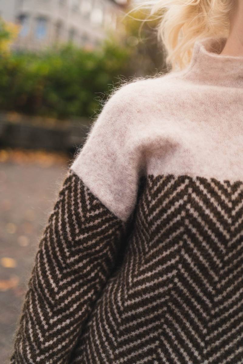 Wool Blend Turtleneck Sweater  Chevron Pattern Design - Product detail 7